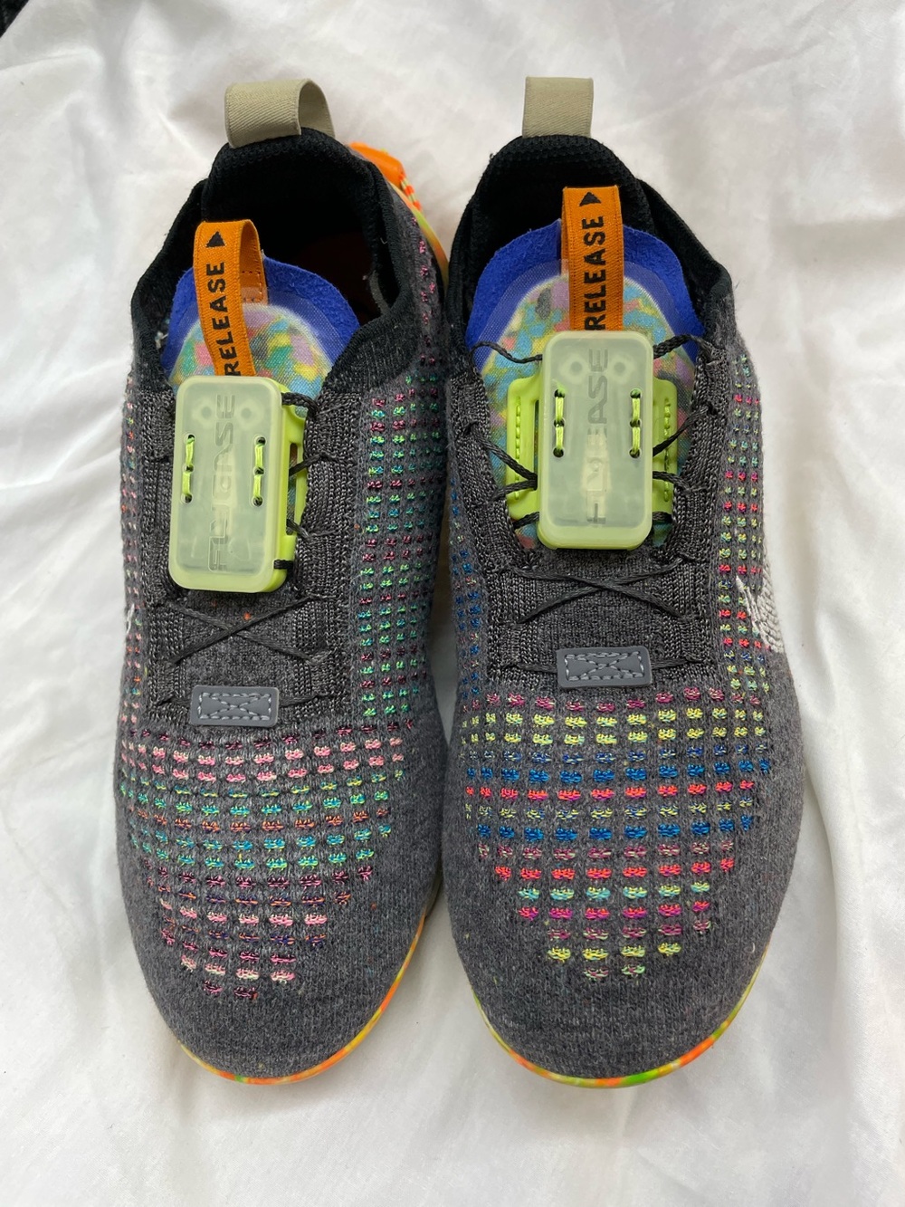 Nike Air vapor max  2020 flyknit multicolored sneakers ladies sz 6